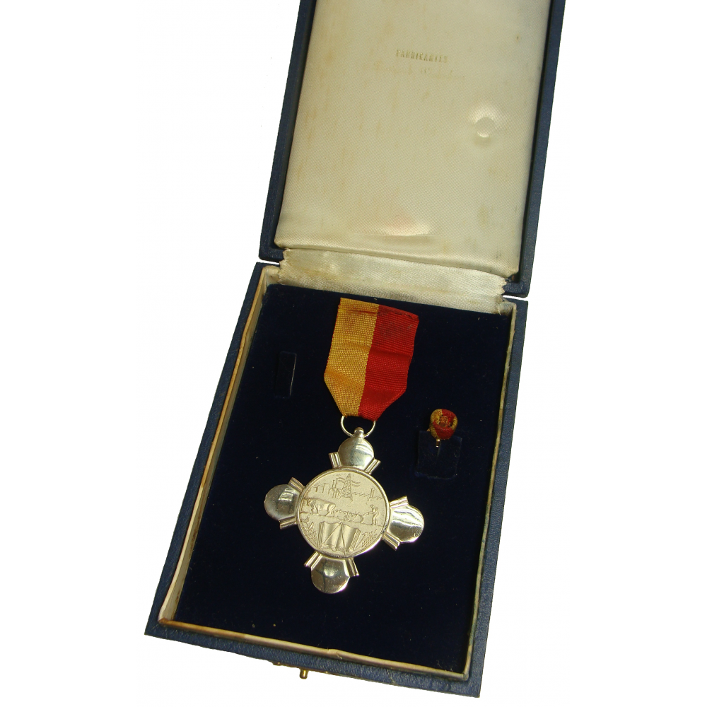 Orden Merito al Trabajo 2da Clase Venera y Miniatura  - Numisfila